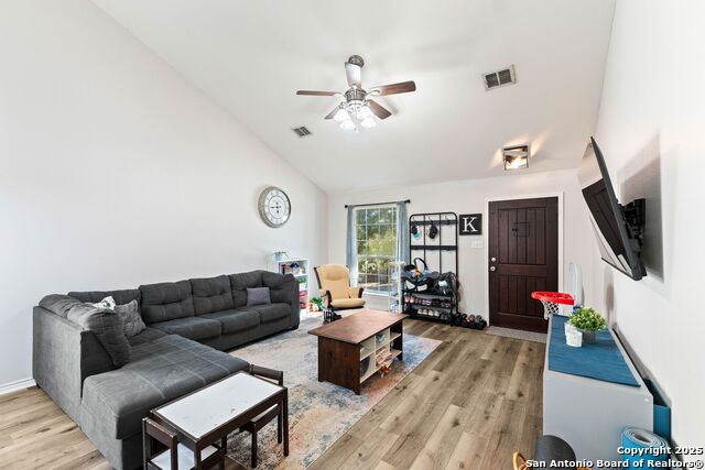 Image 6 of 29 For 10611 Apple Springs