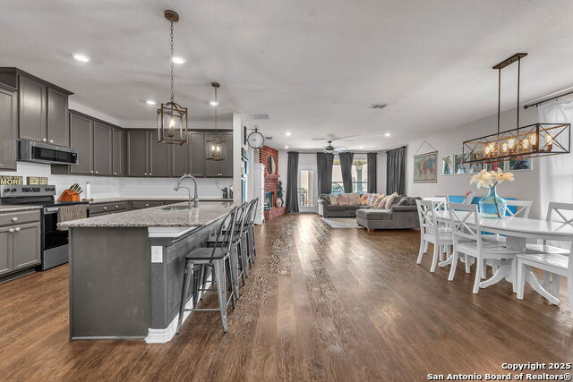 Image 11 of 49 For 409 Landmark Stone