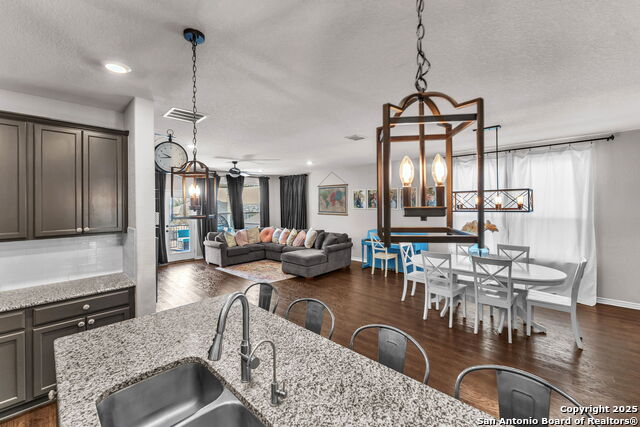 Image 12 of 49 For 409 Landmark Stone