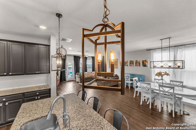 Image 13 of 49 For 409 Landmark Stone