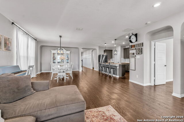 Image 16 of 49 For 409 Landmark Stone