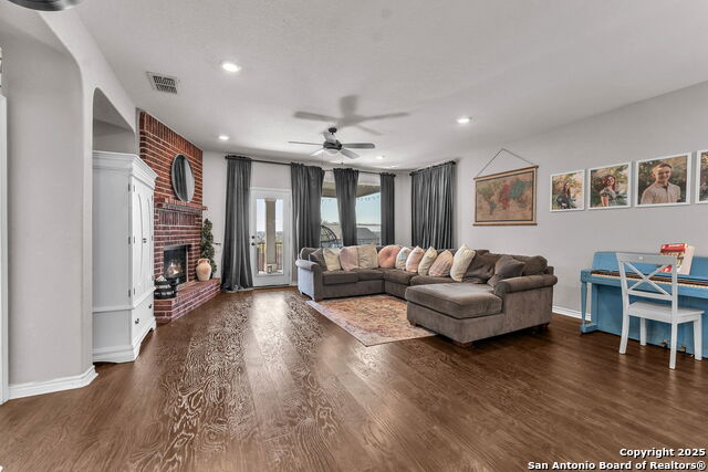 Image 19 of 49 For 409 Landmark Stone