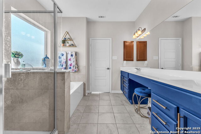 Image 24 of 49 For 409 Landmark Stone