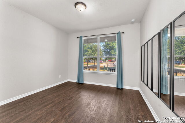 Image 29 of 49 For 409 Landmark Stone