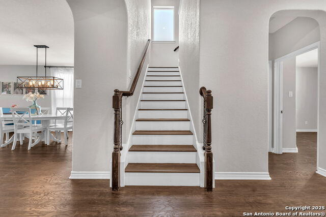 Image 30 of 49 For 409 Landmark Stone