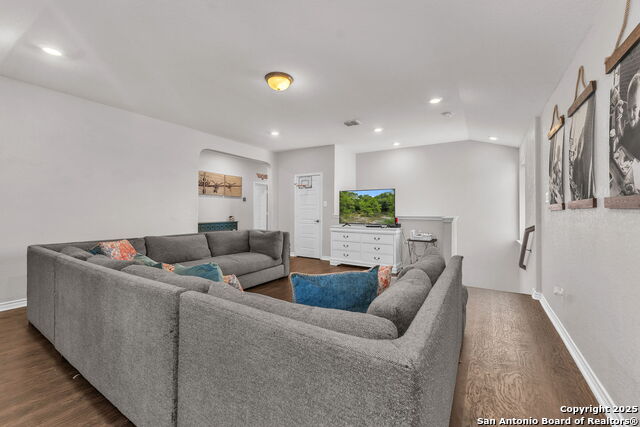 Image 32 of 49 For 409 Landmark Stone