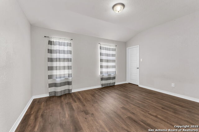 Image 34 of 49 For 409 Landmark Stone