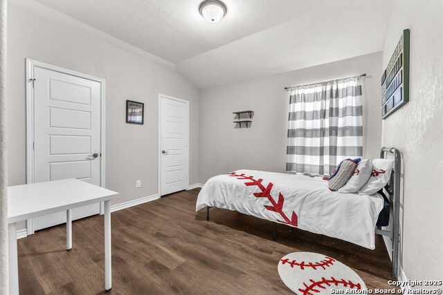 Image 35 of 49 For 409 Landmark Stone