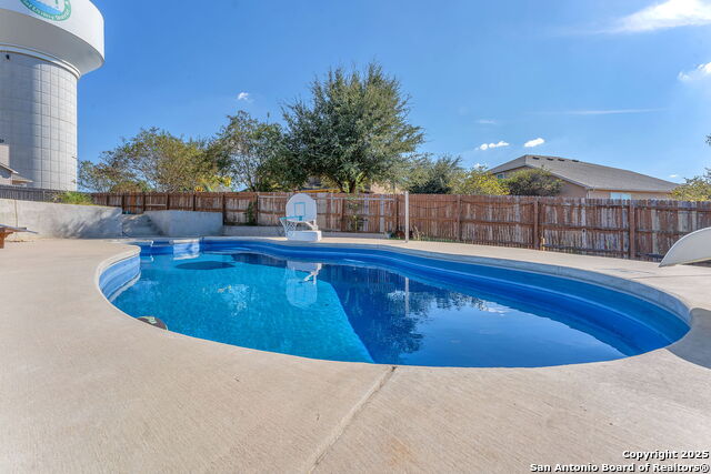 Image 43 of 49 For 409 Landmark Stone