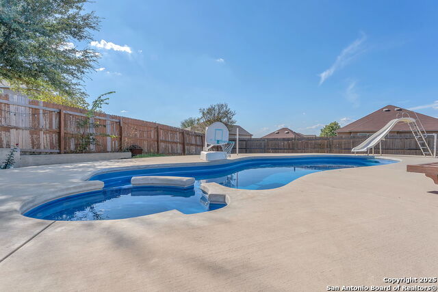 Image 46 of 49 For 409 Landmark Stone