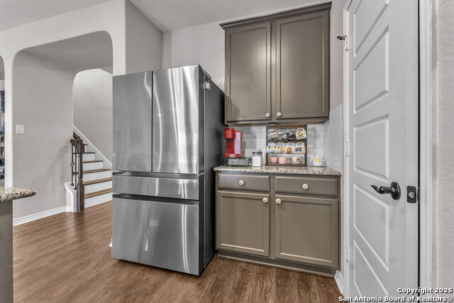 Image 6 of 49 For 409 Landmark Stone