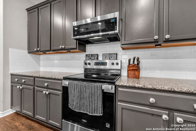 Image 7 of 49 For 409 Landmark Stone