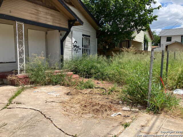 Image 2 of 4 For 405 Frio City Road