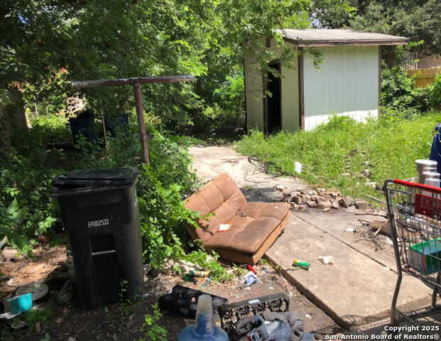 Image 3 of 4 For 405 Frio City Road