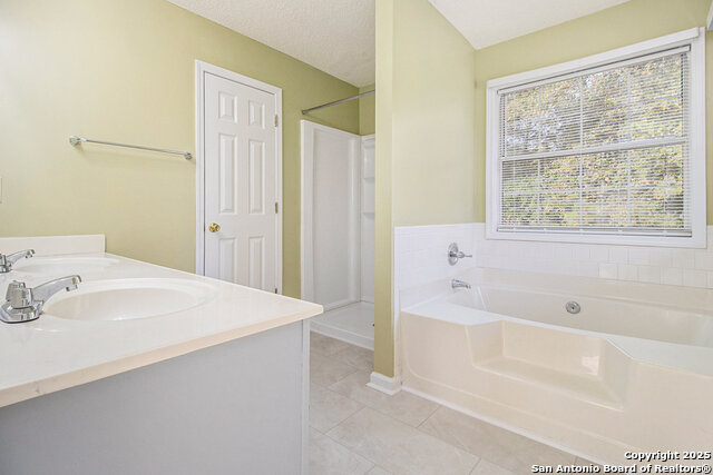 Listing photo id 9 for 11834 Silver Arbor