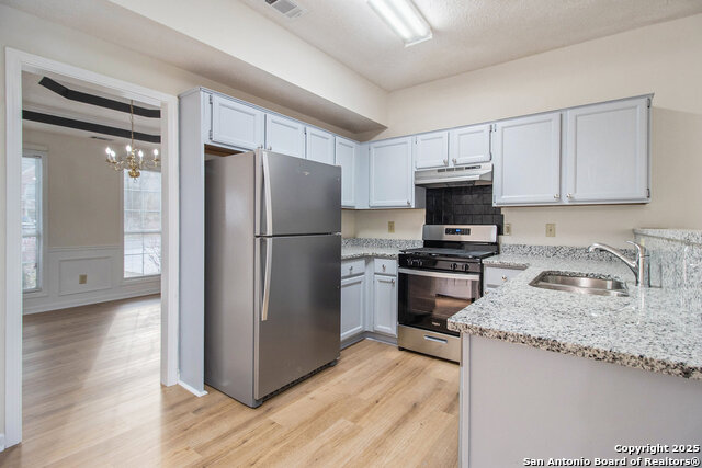 Listing photo id 3 for 11834 Silver Arbor