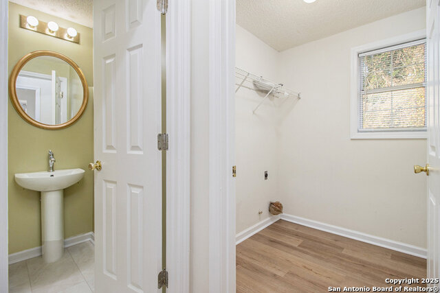 Listing photo id 5 for 11834 Silver Arbor