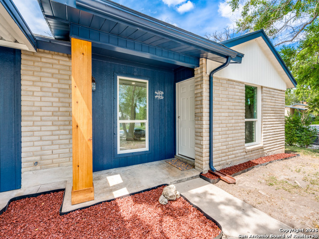 Image 2 of 27 For 203 Lynhaven