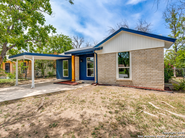 Image 3 of 27 For 203 Lynhaven