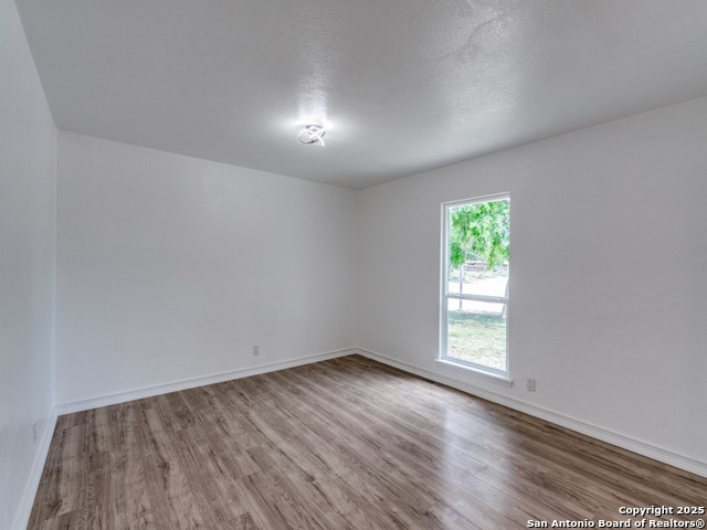 Image 5 of 27 For 203 Lynhaven