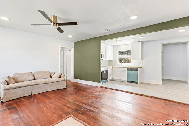 Listing photo id 0 for 106 Pilgrim