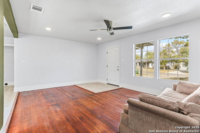 Listing photo id 2 for 106 Pilgrim