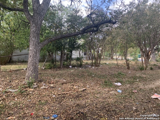 Image 3 of 4 For 208 Mercedes