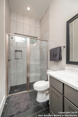 Image 18 of 39 For 16707 Stonecrest Dr