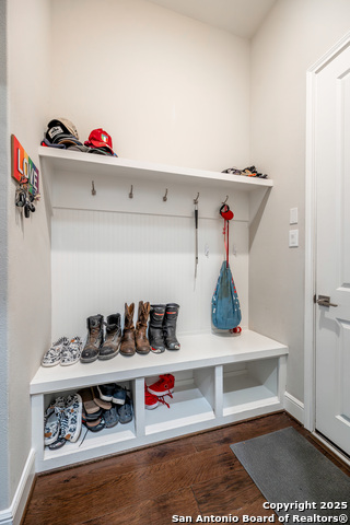 Image 29 of 39 For 16707 Stonecrest Dr