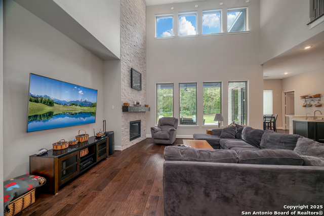 Image 6 of 39 For 16707 Stonecrest Dr