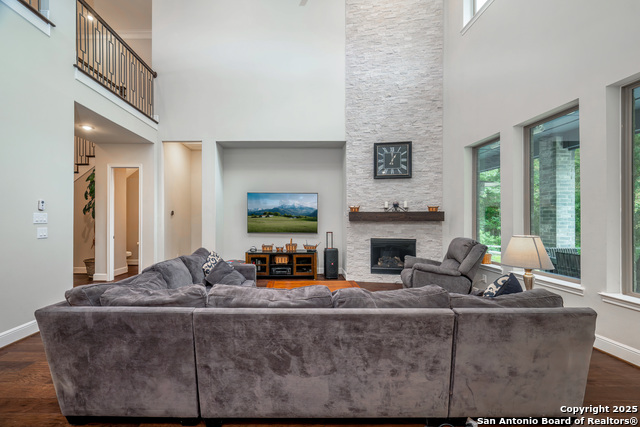 Image 8 of 39 For 16707 Stonecrest Dr