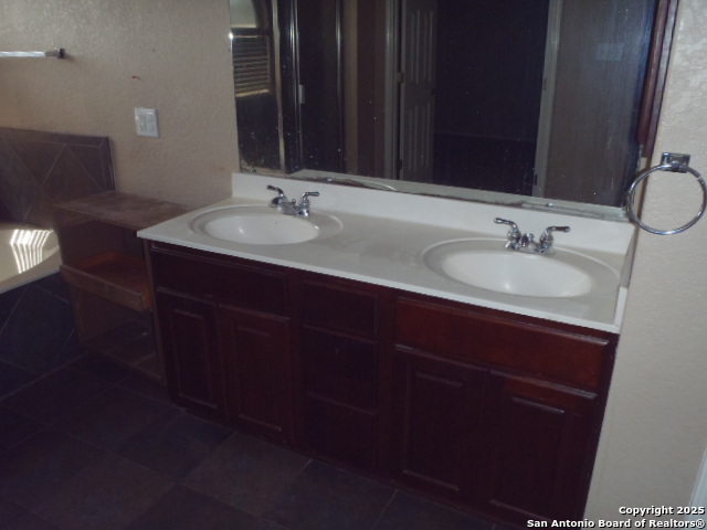 Image 27 of 33 For 2524 Fayette Dr