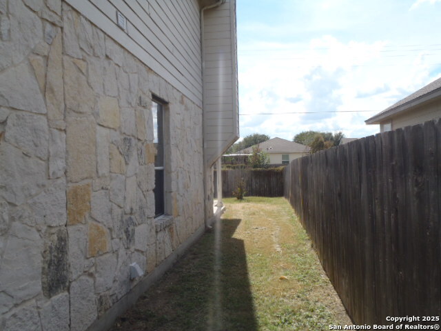 Image 4 of 33 For 2524 Fayette Dr