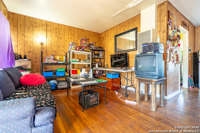 Image 15 of 36 For 127 Belfast  