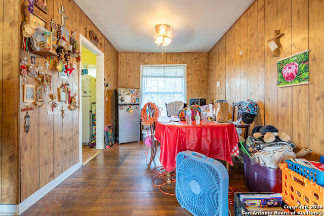 Image 18 of 36 For 127 Belfast  