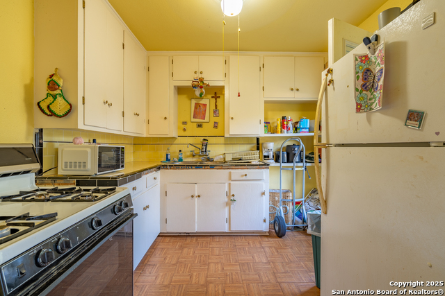 Image 22 of 36 For 127 Belfast  