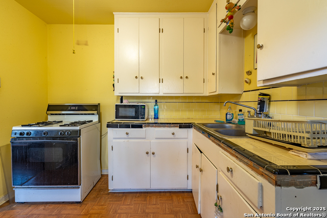 Image 23 of 36 For 127 Belfast  