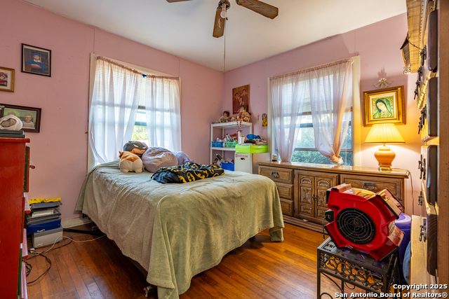 Image 33 of 36 For 127 Belfast  