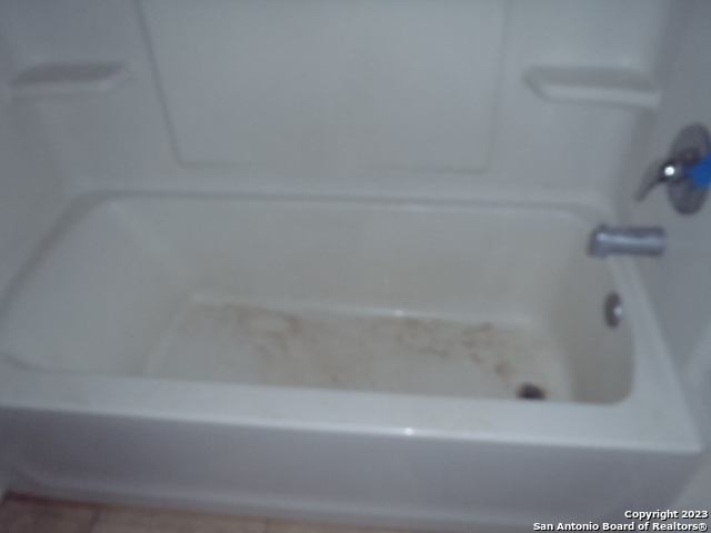 Listing photo id 13 for 203 Azalea Way