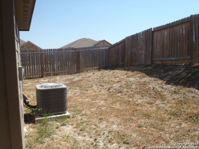 Listing photo id 16 for 203 Azalea Way