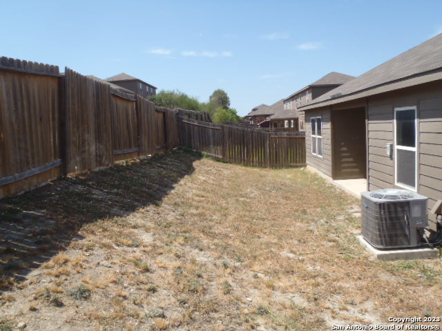 Listing photo id 18 for 203 Azalea Way