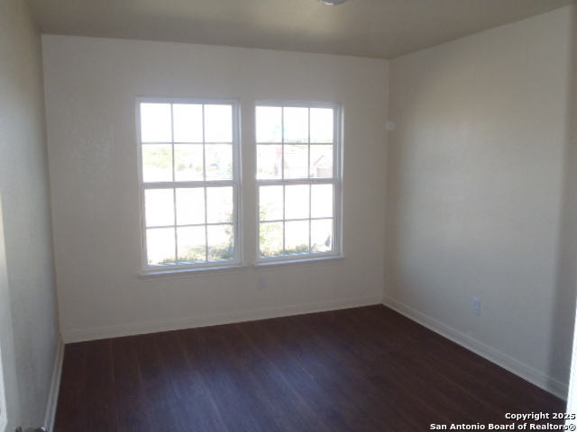 Listing photo id 25 for 203 Azalea Way