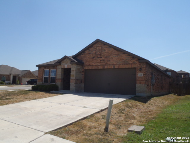 Listing photo id 1 for 203 Azalea Way