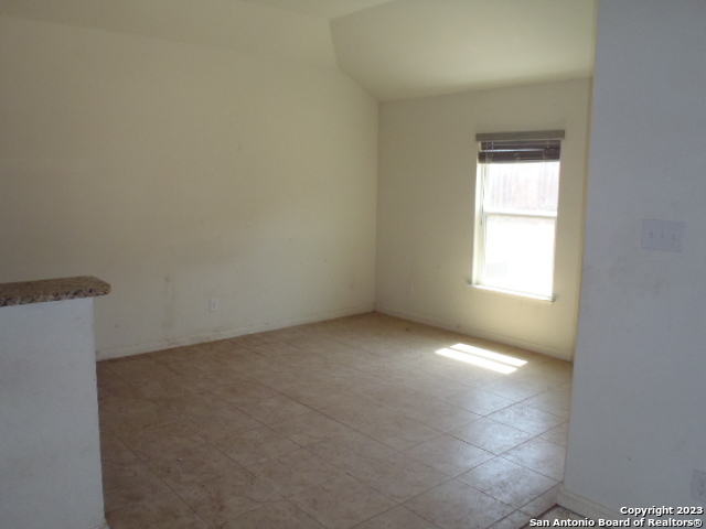 Listing photo id 3 for 203 Azalea Way