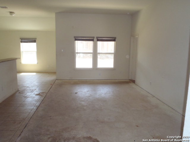 Listing photo id 4 for 203 Azalea Way