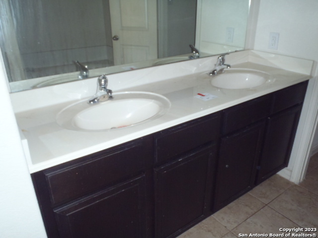 Listing photo id 6 for 203 Azalea Way