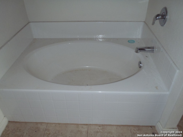 Listing photo id 7 for 203 Azalea Way