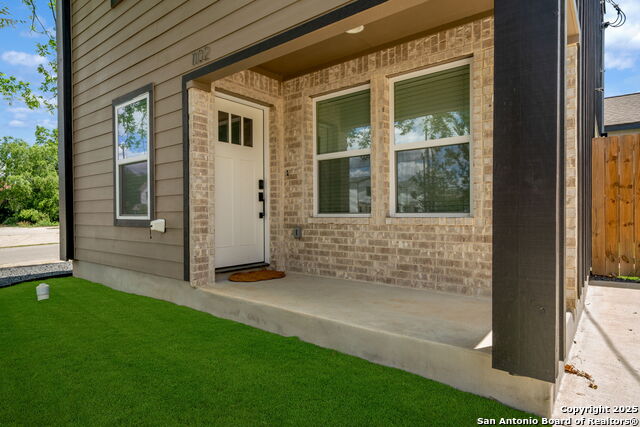 Image 2 of 27 For 1104 Gevers St S