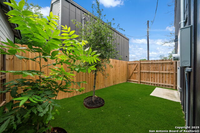 Image 21 of 27 For 1104 Gevers St S