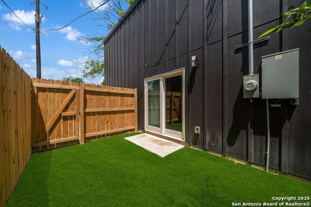 Image 23 of 27 For 1104 Gevers St S